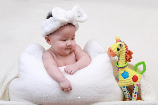 保亭宝宝几个月翻身